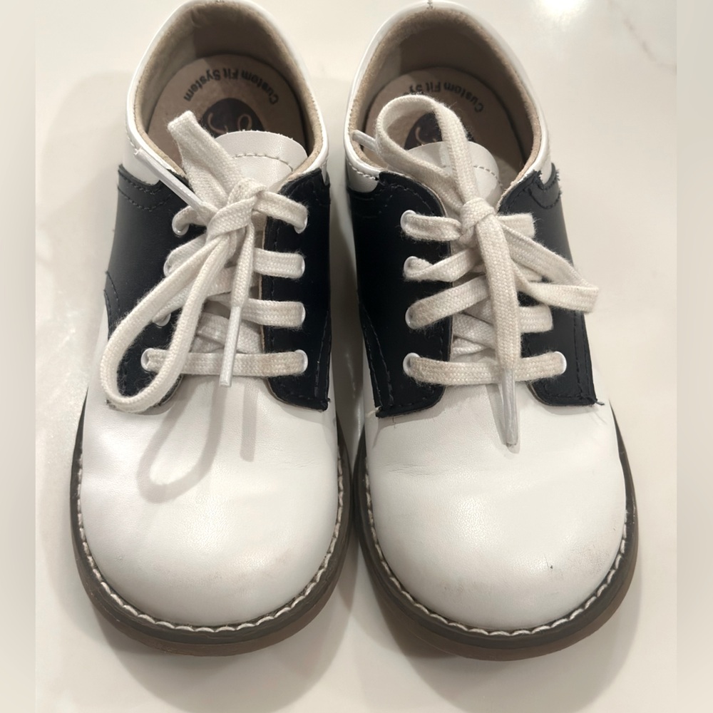 FootMates - Navy/White Cheer Oxford Lace Up Shoes - Girls Size 9.5